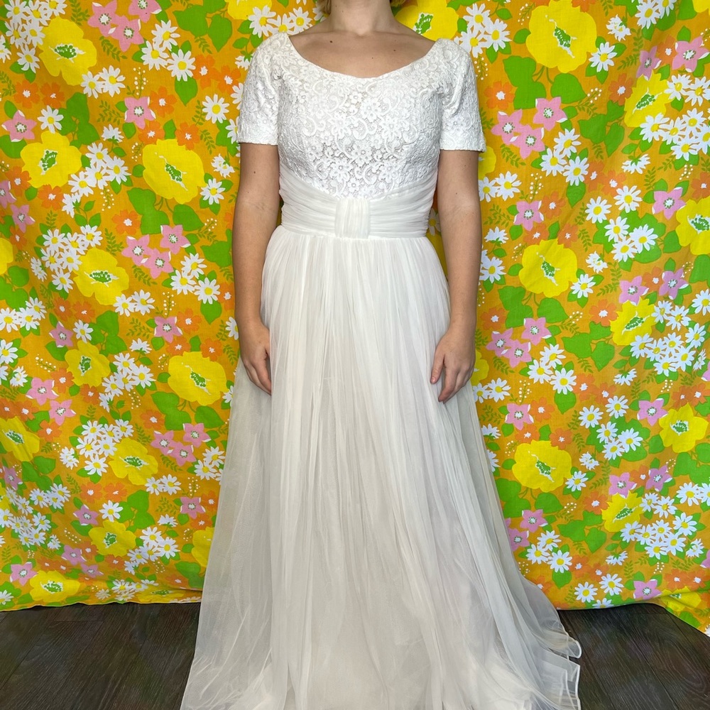 Vintage 1960s white wedding/formal dress.
